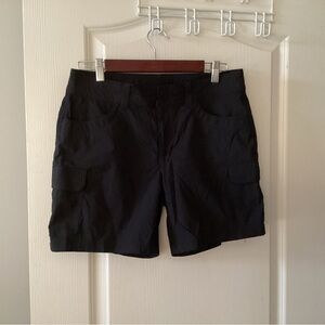Eddie Bauer Women's Black Cargo Shorts. Size small.   B8